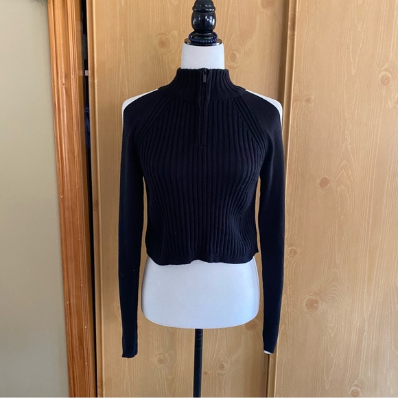Urban Outfitters • Ribbed Half Zip Cropped Sweater in Black - Picture 2 of 11